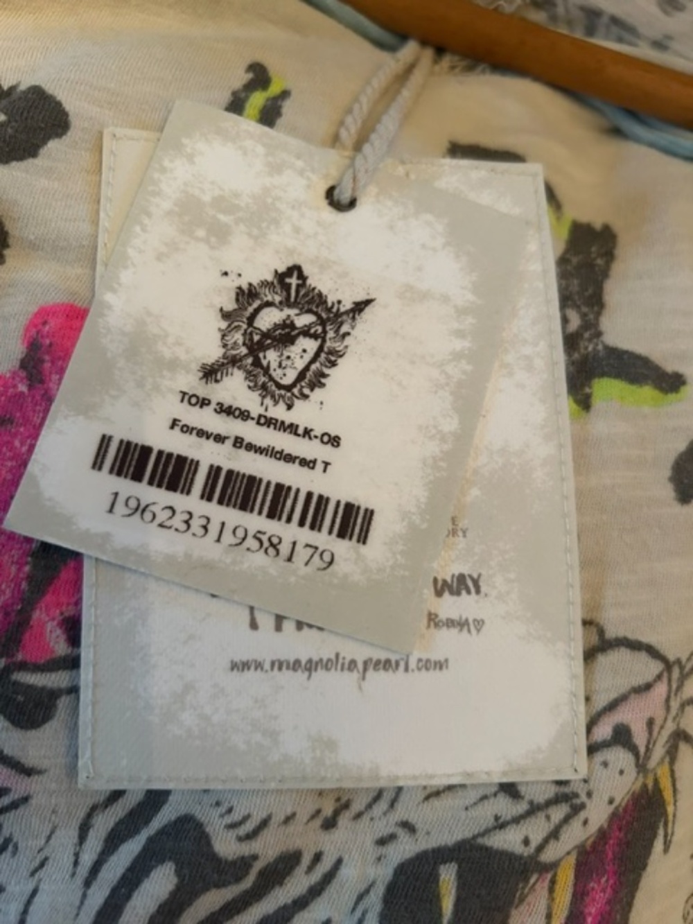 NWT- MAGNOLIA PEARL TOP 3409 FOREVER BEWILDERED T - Picture 6 of 7
